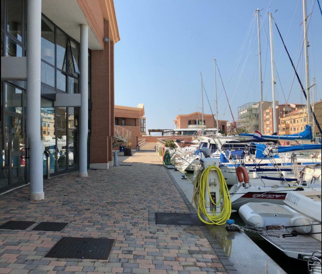 Yacht Suite Marina Di Grosseto Exterior foto