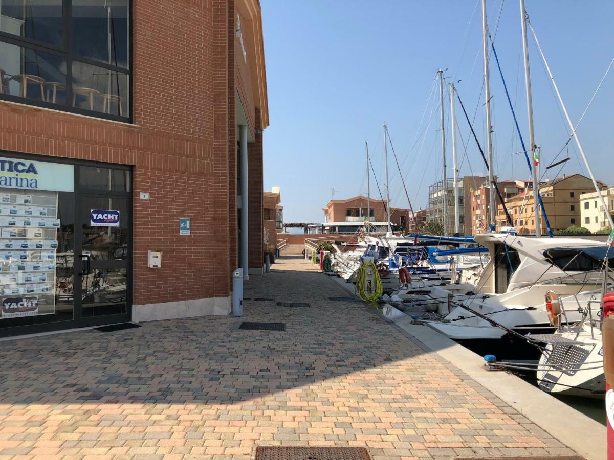 Yacht Suite Marina Di Grosseto Exterior foto