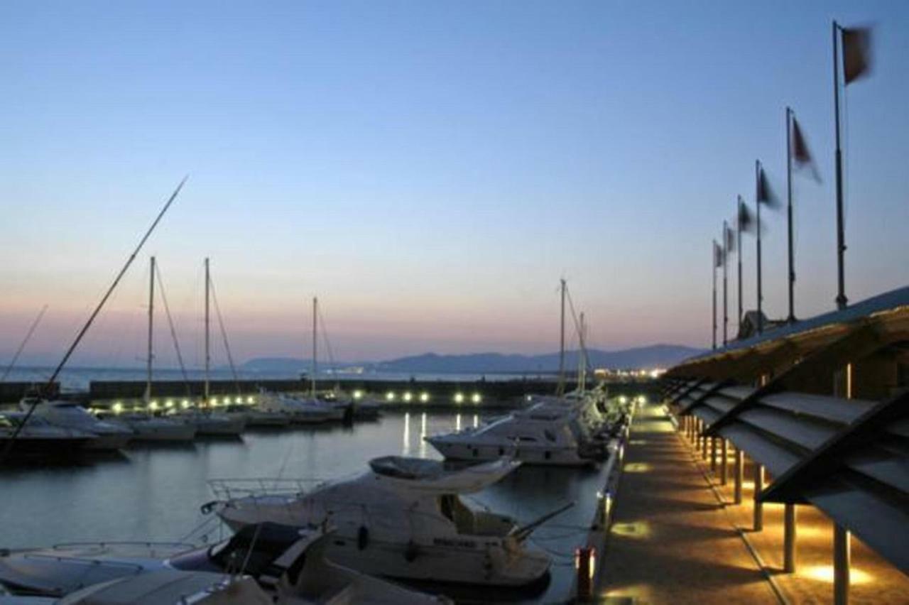 Yacht Suite Marina Di Grosseto Exterior foto